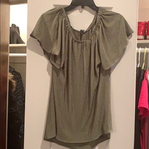 Roz&Ali (Dress Barn) green pleated blouse